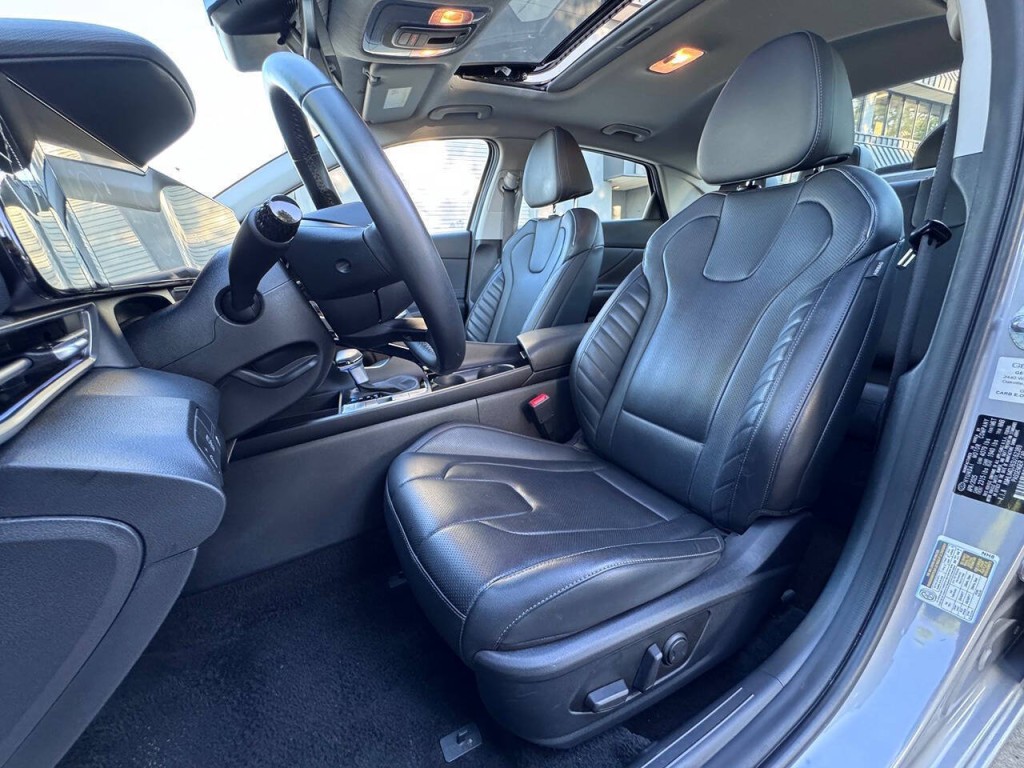 2025 Hyundai Elantra Image 11