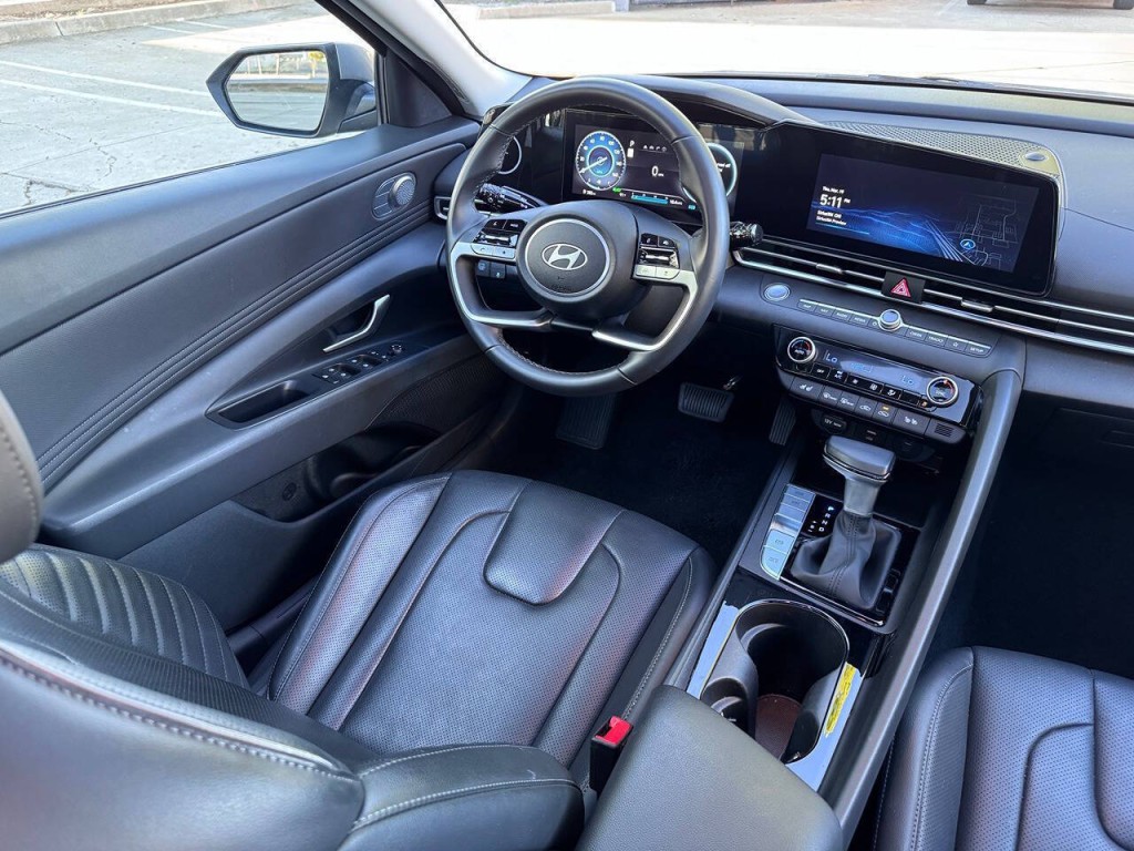 2025 Hyundai Elantra Image 15