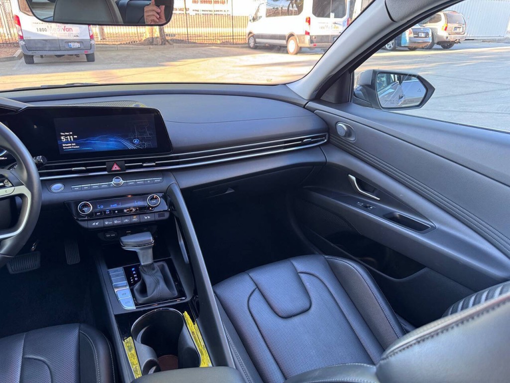 2025 Hyundai Elantra Image 16
