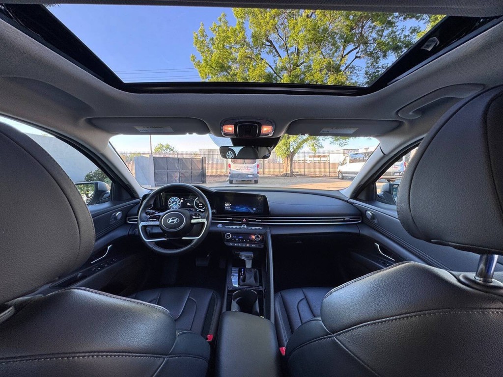 2025 Hyundai Elantra Image 17