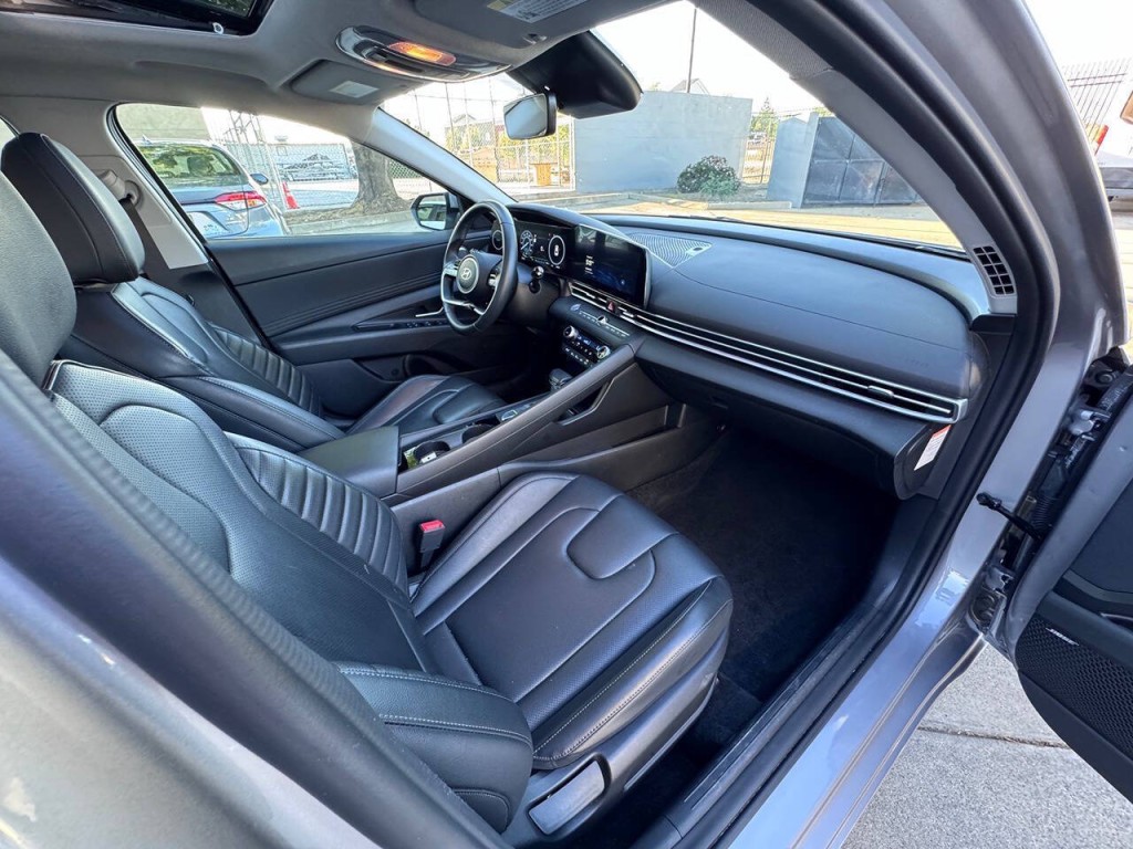 2025 Hyundai Elantra Image 31