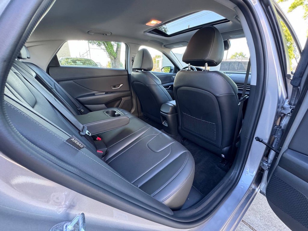 2025 Hyundai Elantra Image 33