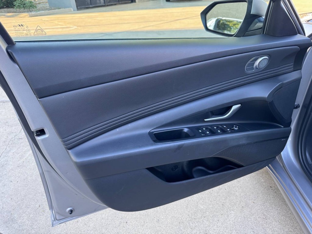 2025 Hyundai Elantra Image 39