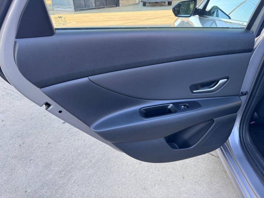 2025 Hyundai Elantra Image 40