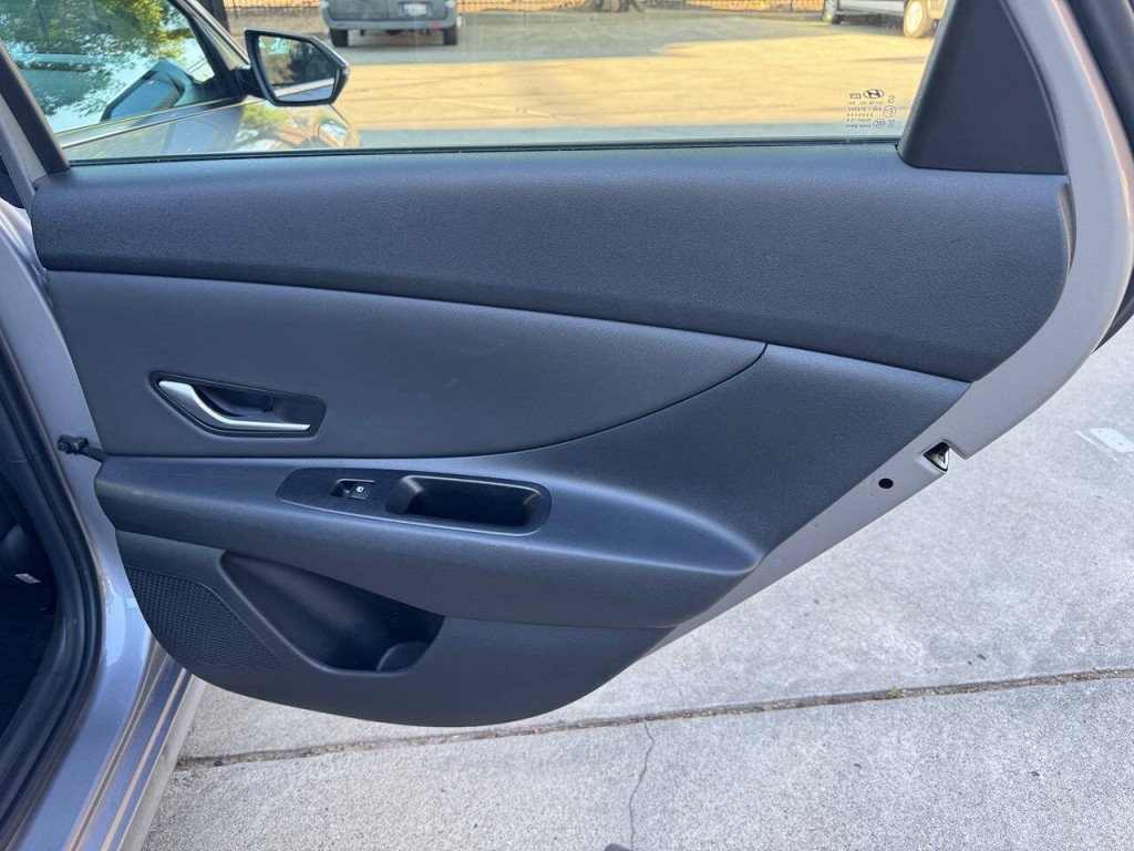 2025 Hyundai Elantra Image 41