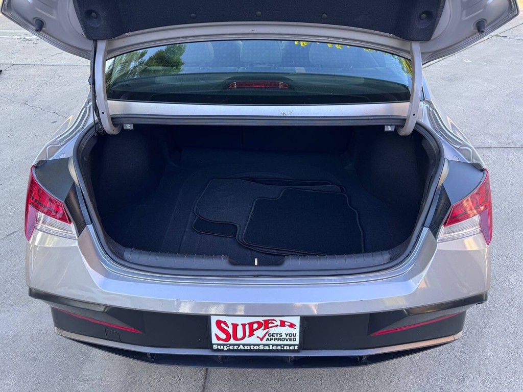 2025 Hyundai Elantra Image 43