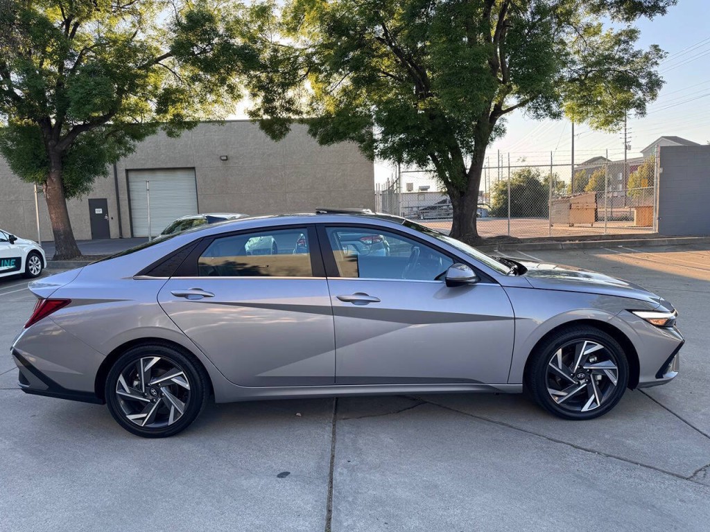 2025 Hyundai Elantra Image 60