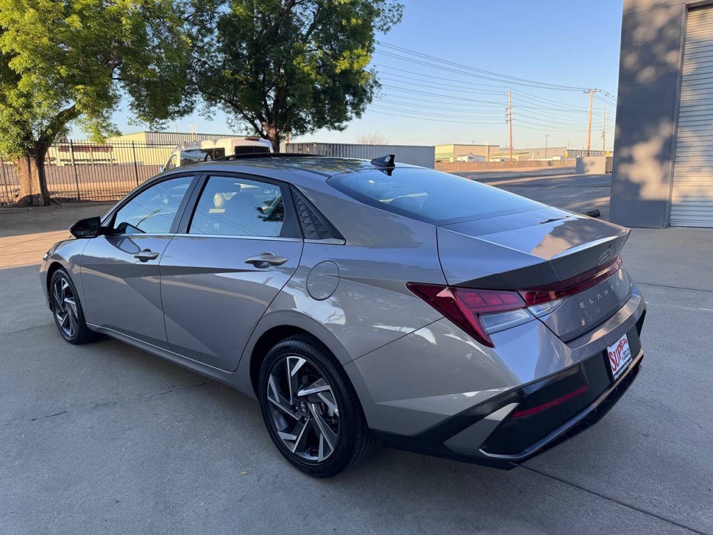 2025 Hyundai Elantra Image 63