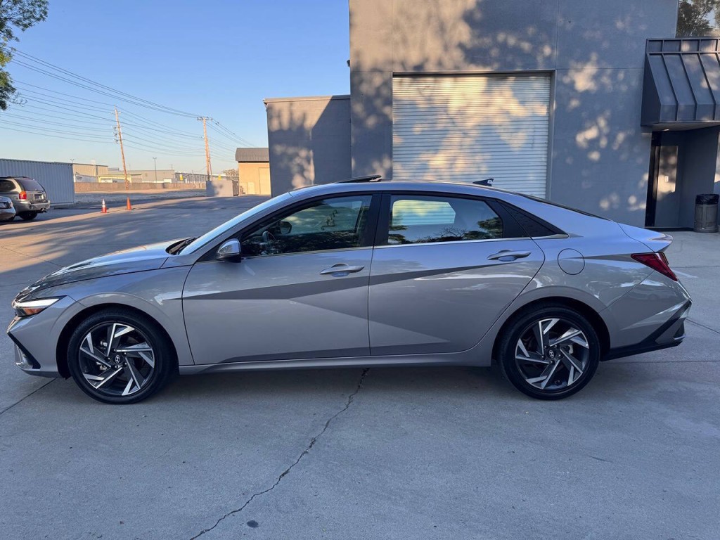 2025 Hyundai Elantra Image 64