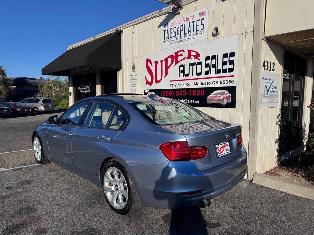 2013 BMW 3 Series Image 9