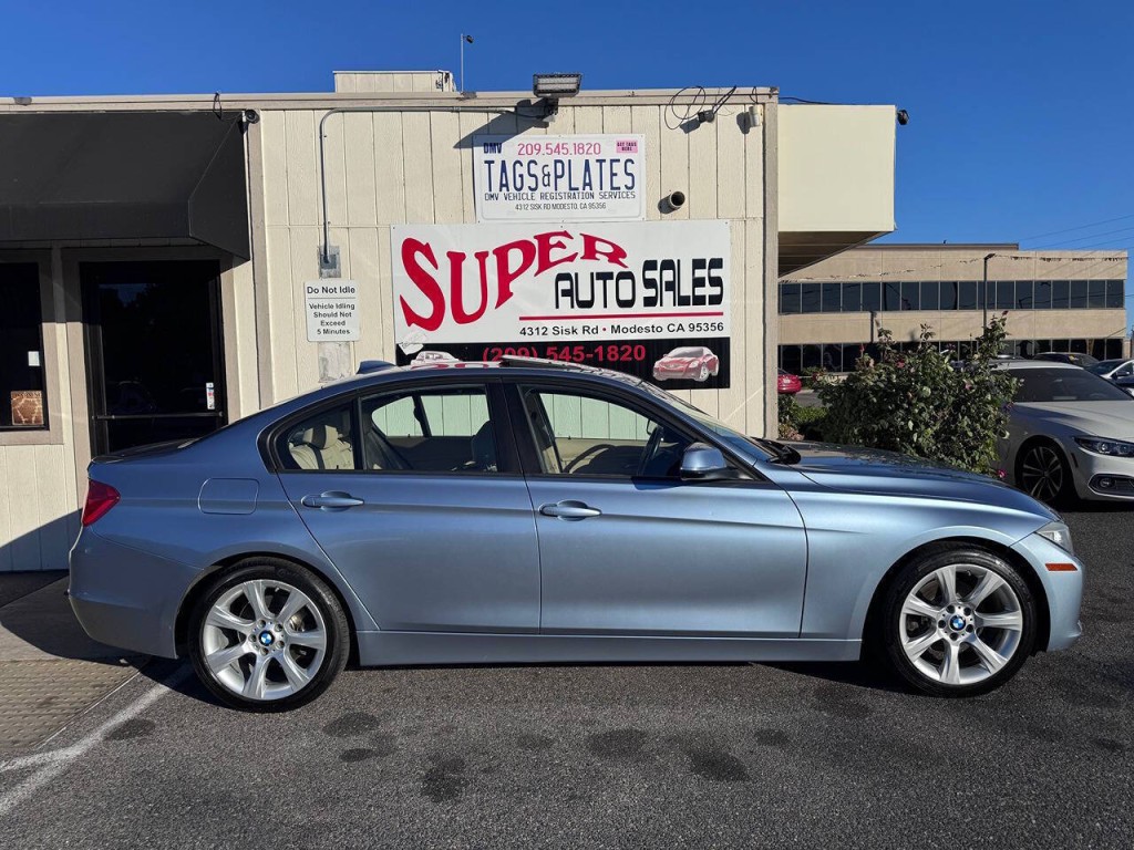 2013 BMW 3 Series Image 10