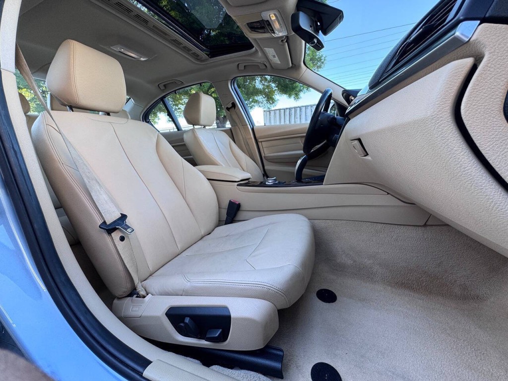 2013 BMW 3 Series Image 13