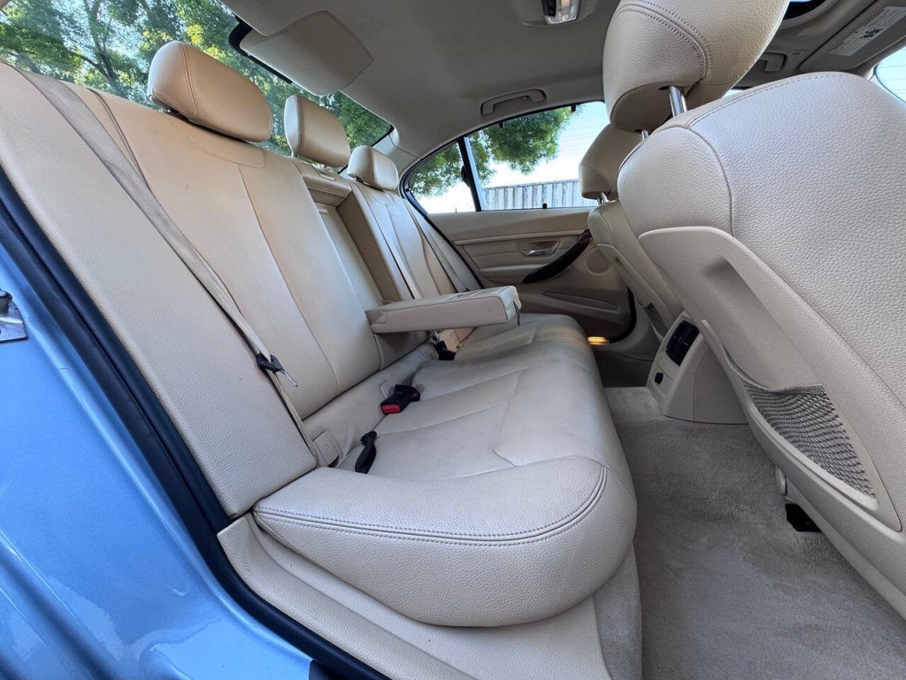 2013 BMW 3 Series Image 15