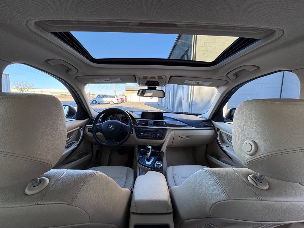 2013 BMW 3 Series Image 18