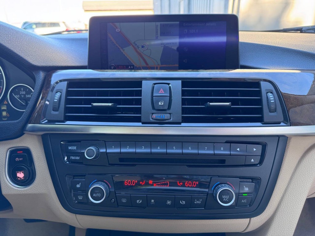 2013 BMW 3 Series Image 19