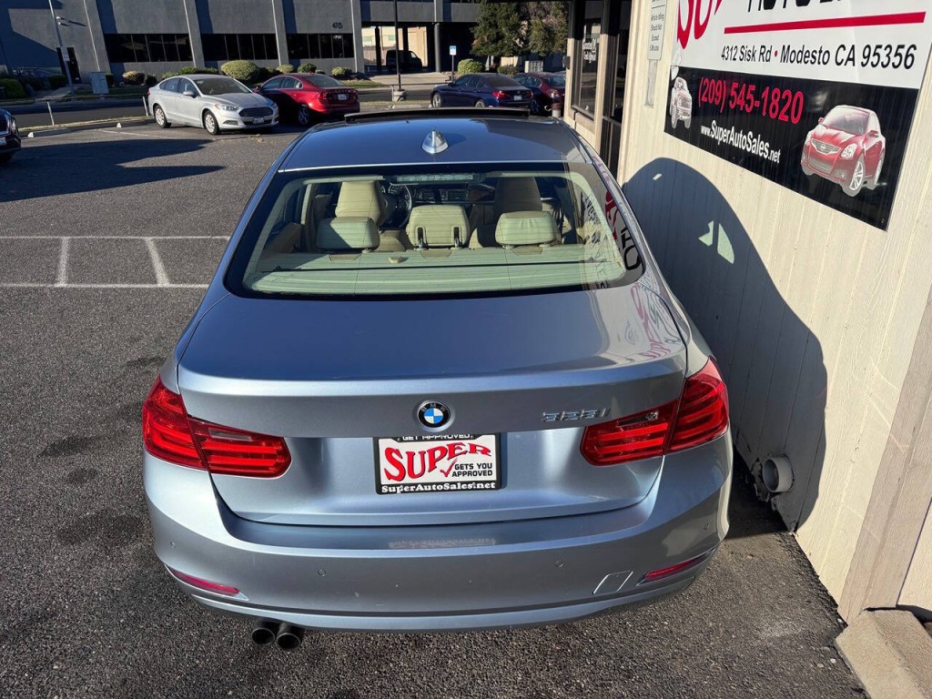 2013 BMW 3 Series Image 28