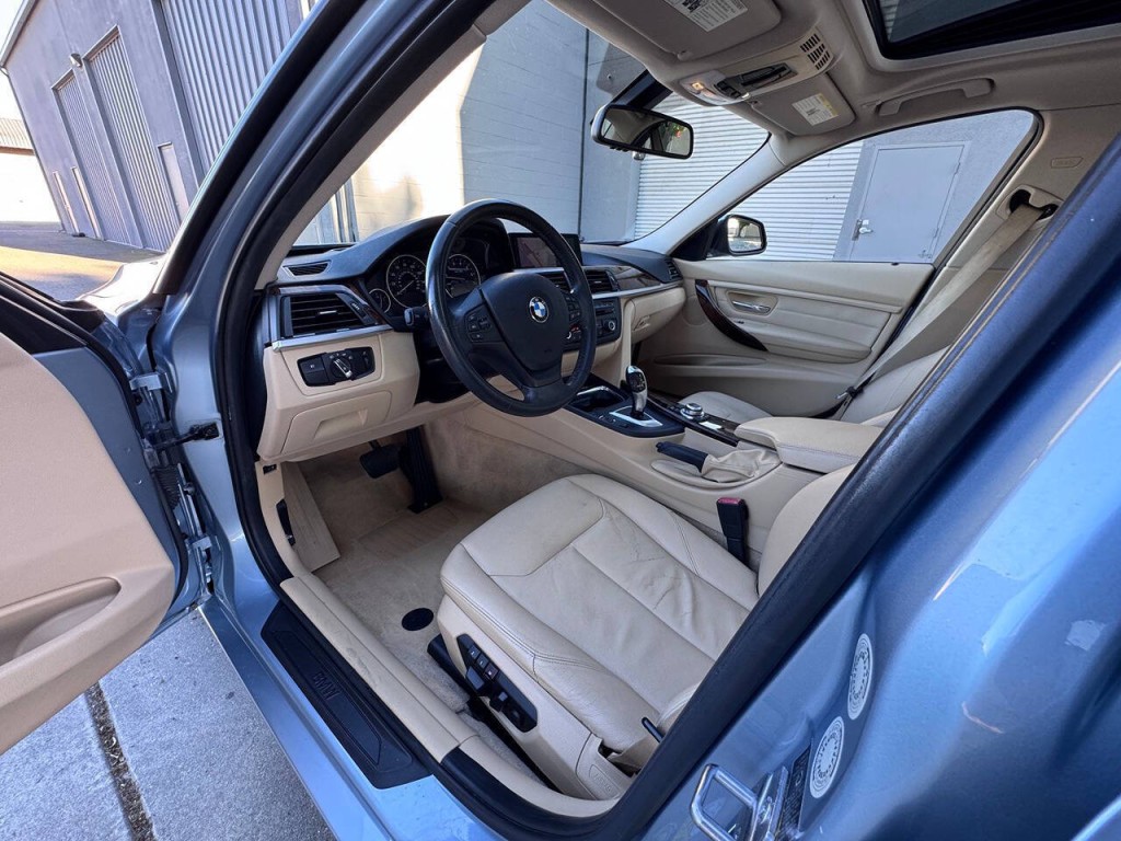 2013 BMW 3 Series Image 29