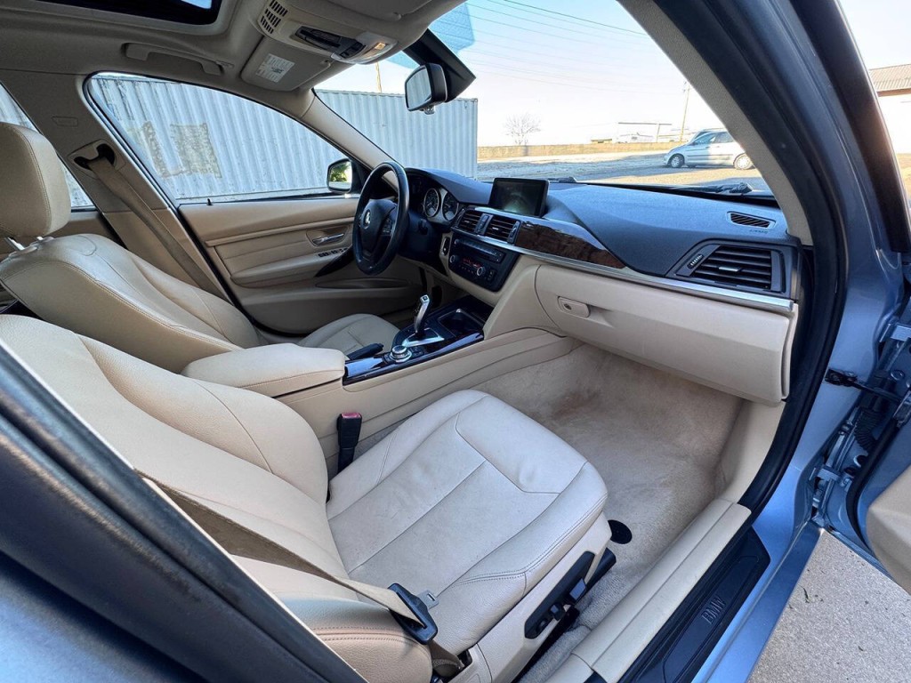 2013 BMW 3 Series Image 30