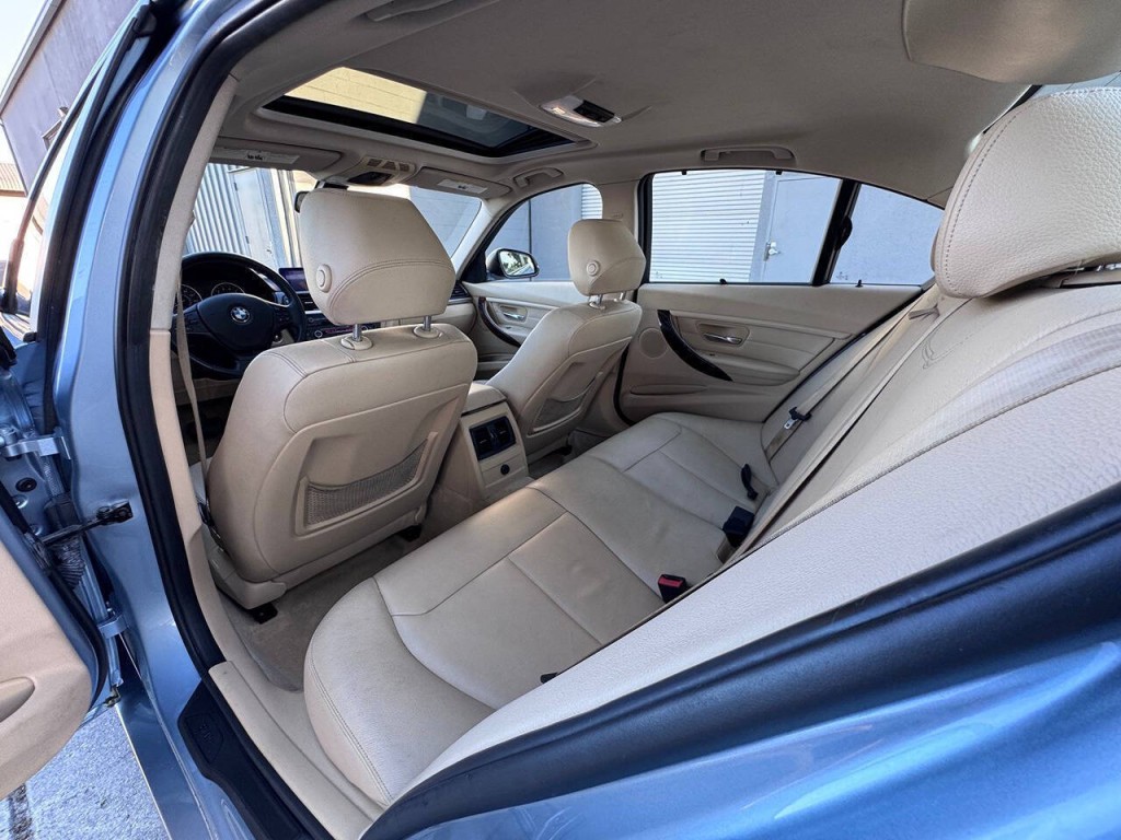 2013 BMW 3 Series Image 31