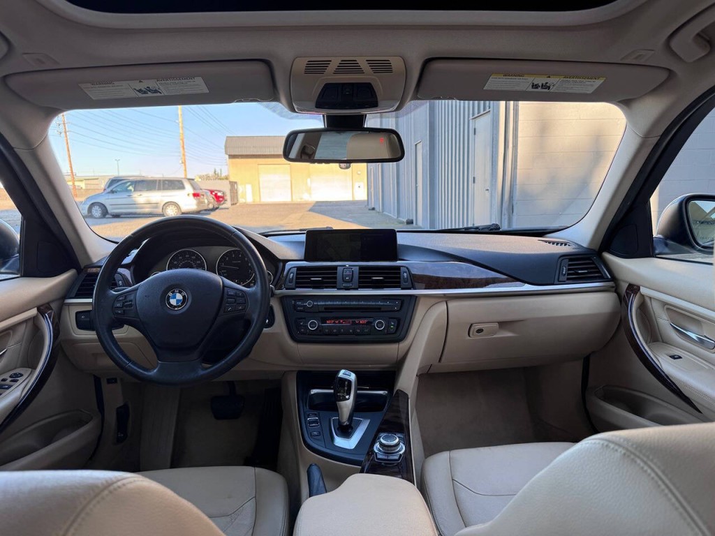 2013 BMW 3 Series Image 33