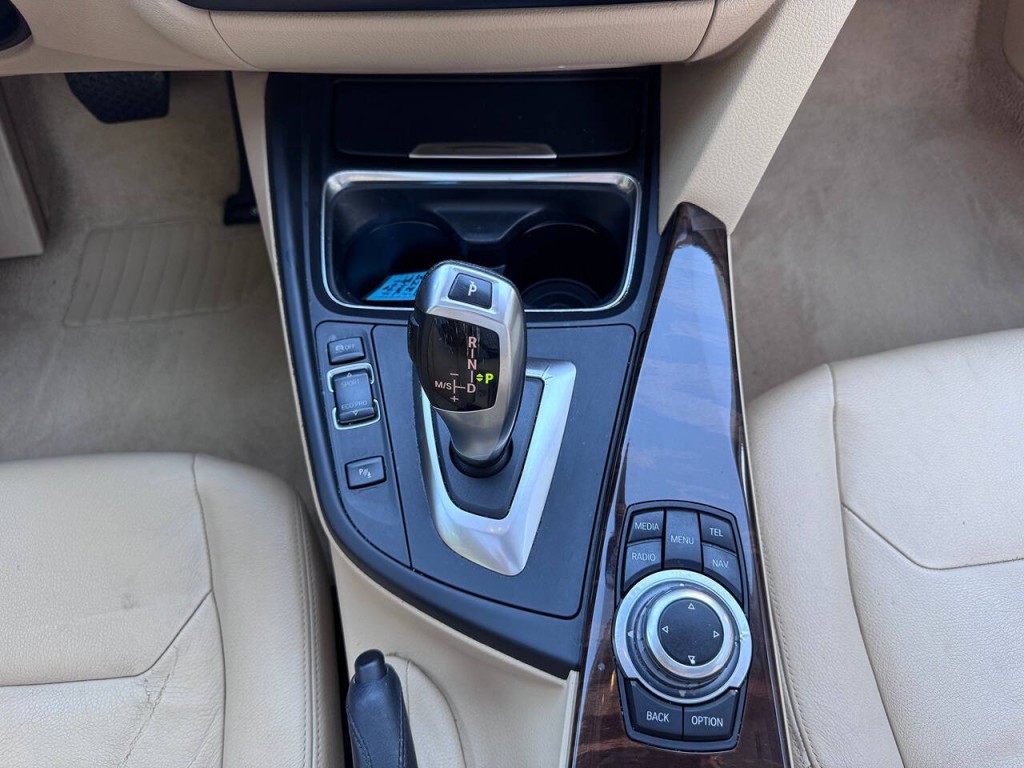 2013 BMW 3 Series Image 35