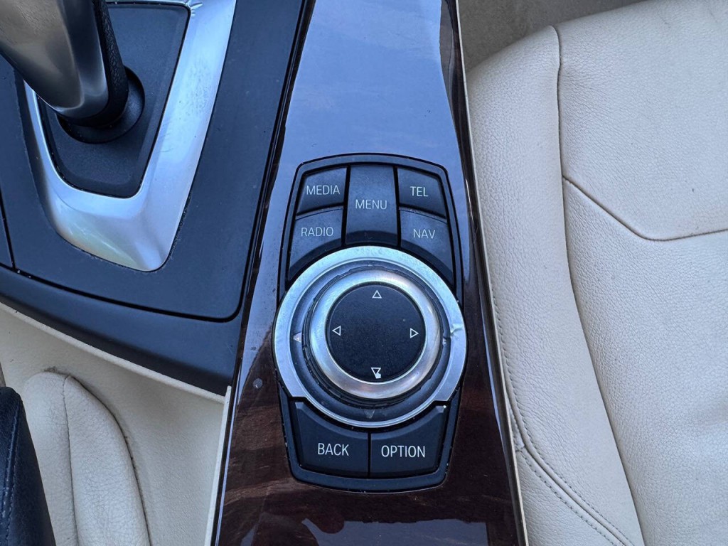 2013 BMW 3 Series Image 36