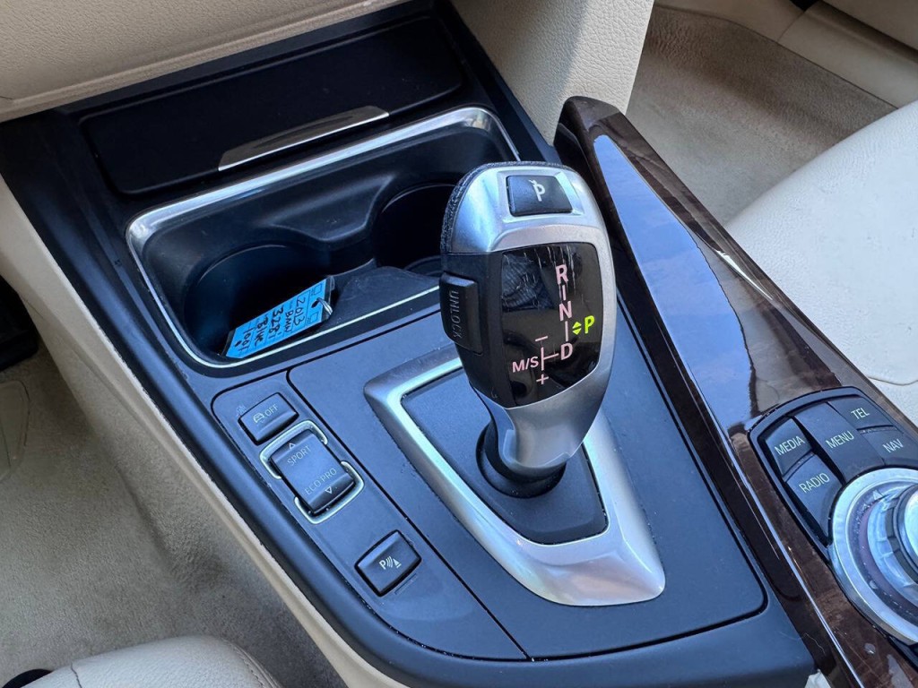 2013 BMW 3 Series Image 37