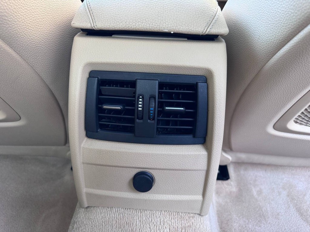 2013 BMW 3 Series Image 38