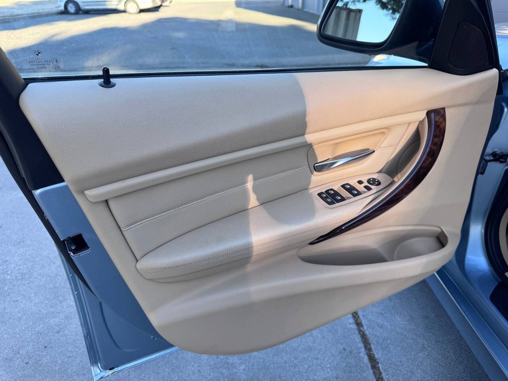 2013 BMW 3 Series Image 39