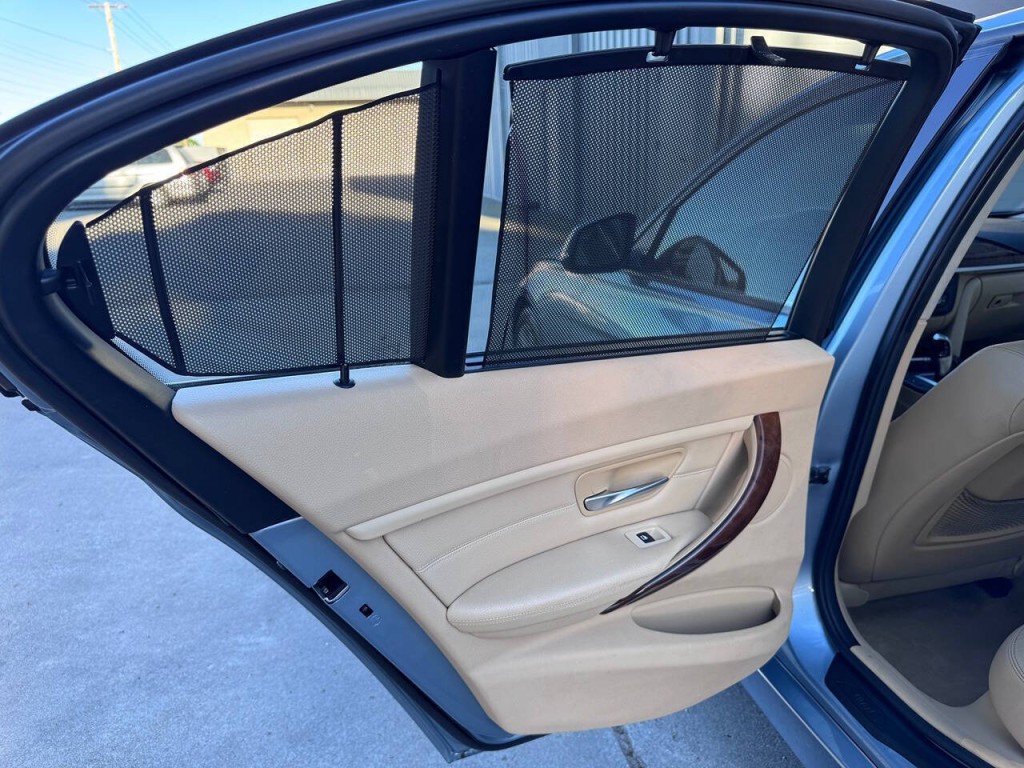 2013 BMW 3 Series Image 40