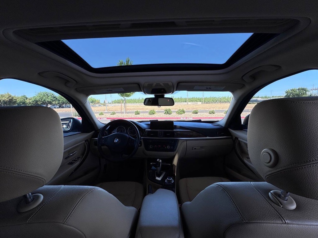 2013 BMW 3 Series Image 18
