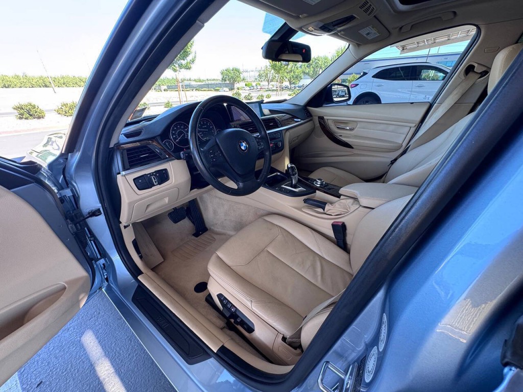 2013 BMW 3 Series Image 29