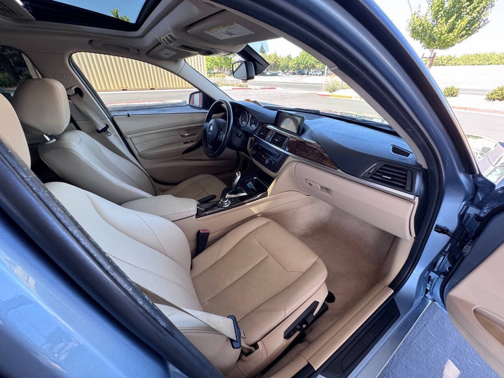 2013 BMW 3 Series Image 30