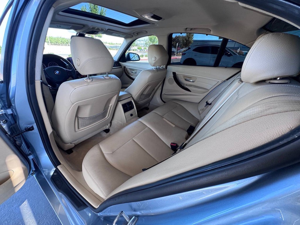 2013 BMW 3 Series Image 31