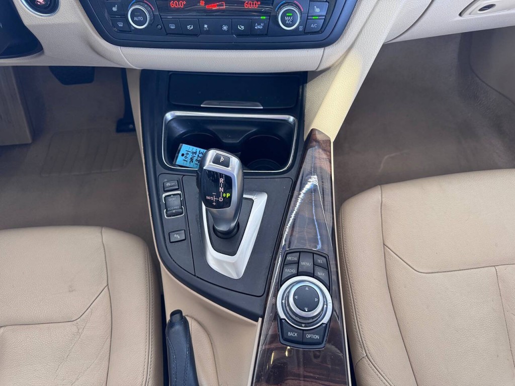 2013 BMW 3 Series Image 34
