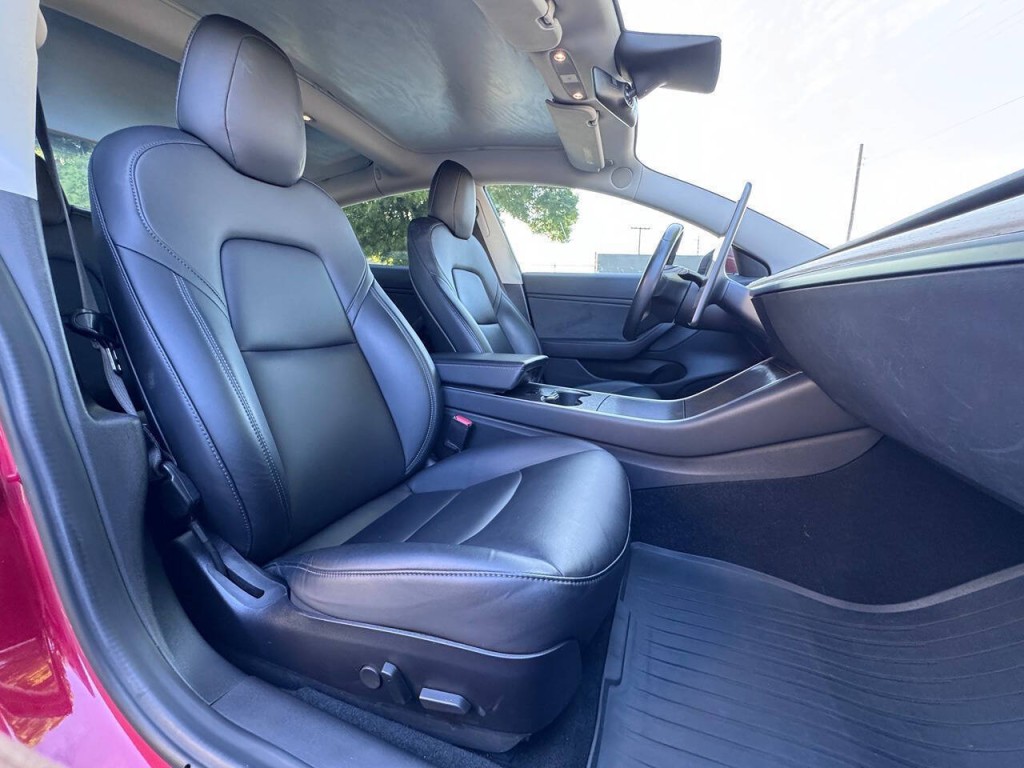 2018 Tesla Model 3 Image 12