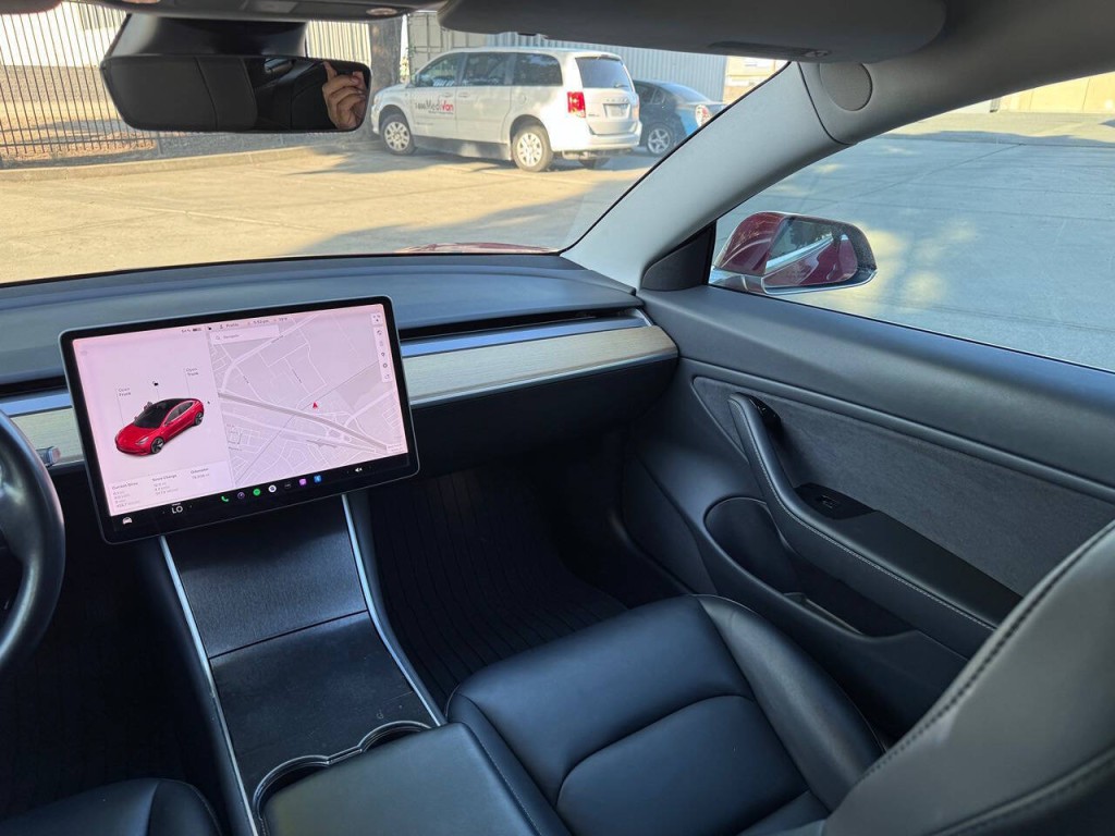 2018 Tesla Model 3 Image 16