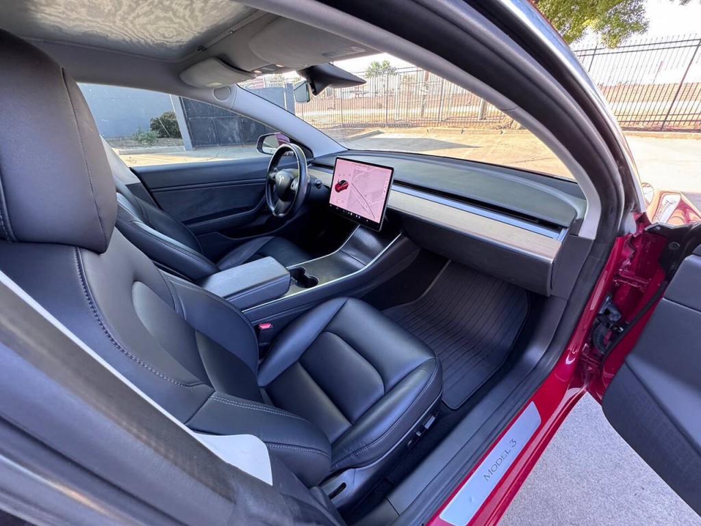 2018 Tesla Model 3 Image 30
