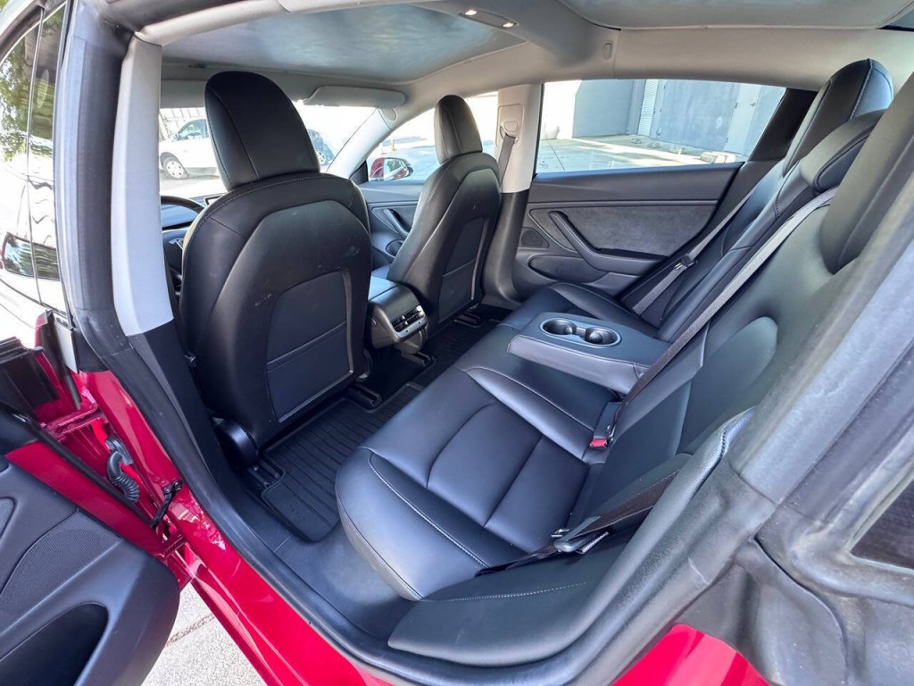 2018 Tesla Model 3 Image 31