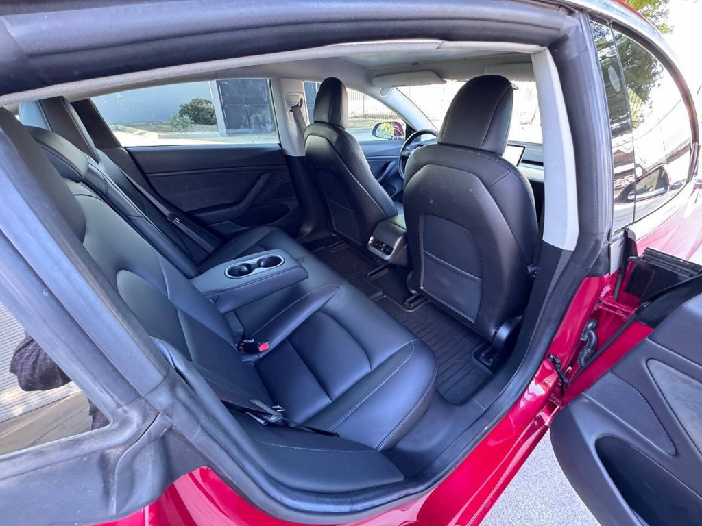 2018 Tesla Model 3 Image 32