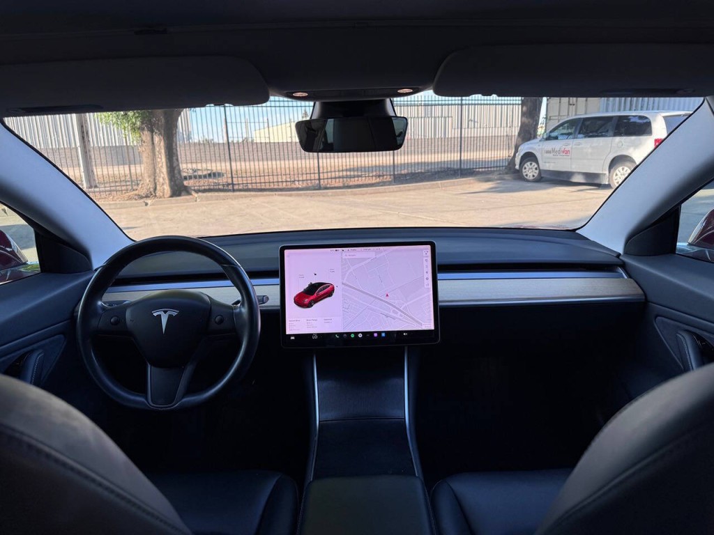2018 Tesla Model 3 Image 33