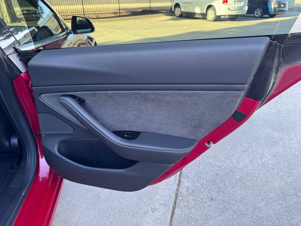 2018 Tesla Model 3 Image 41