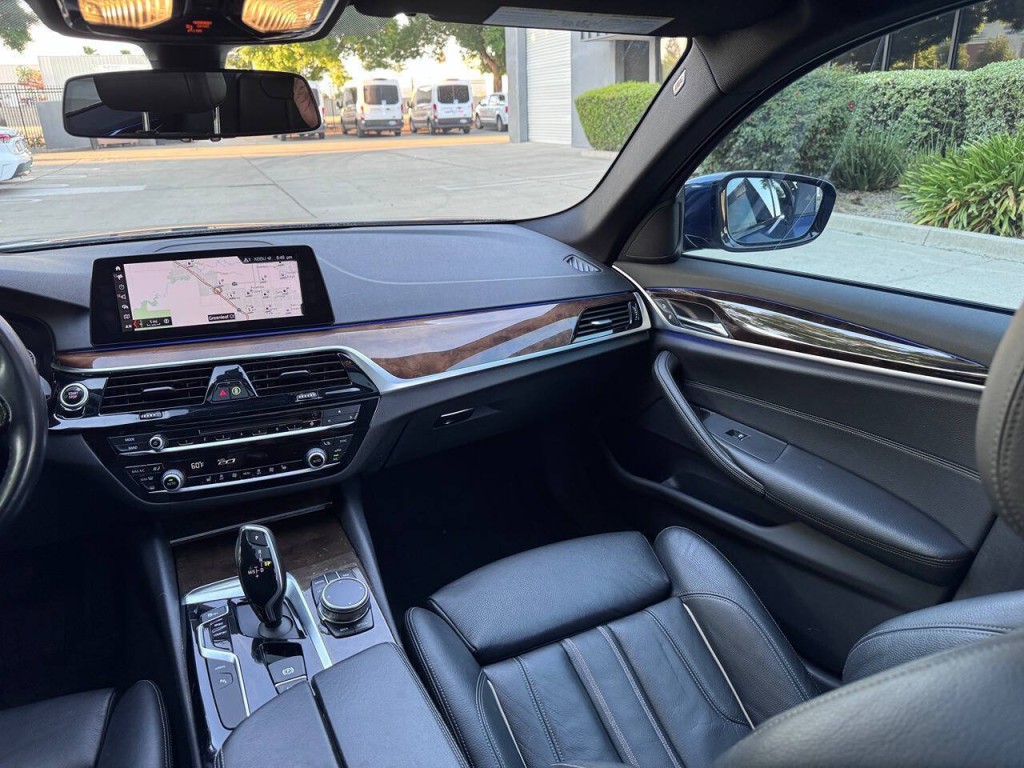 2018 BMW 5 Series Image 16