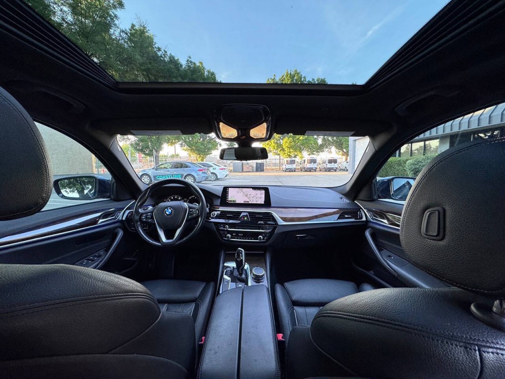 2018 BMW 5 Series Image 17