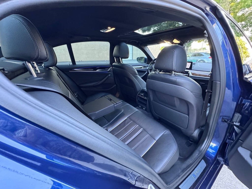 2018 BMW 5 Series Image 32