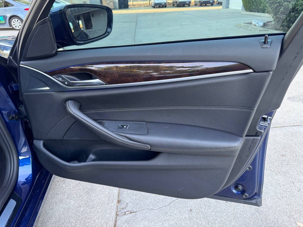 2018 BMW 5 Series Image 44