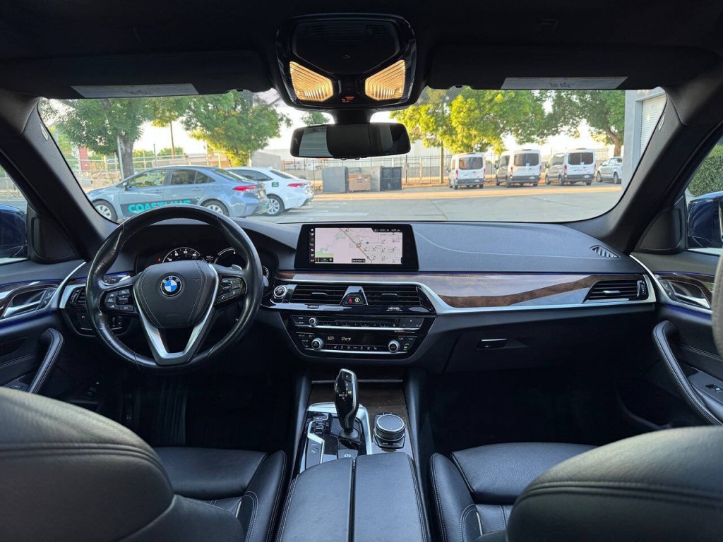 2018 BMW 5 Series Image 32