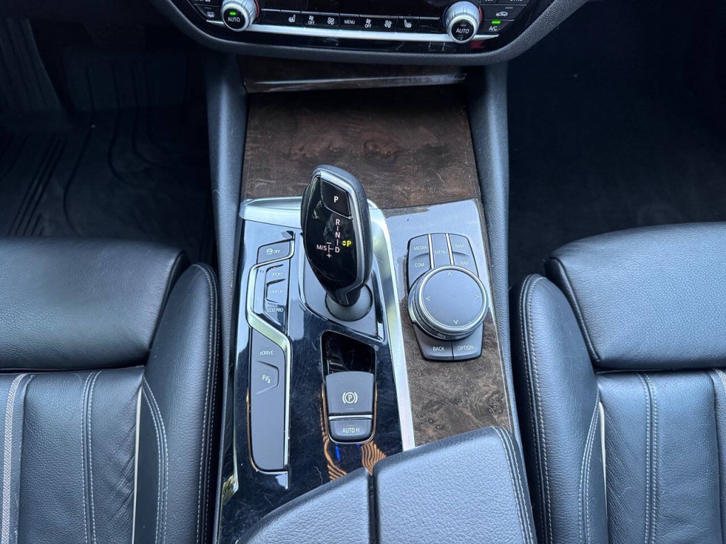 2018 BMW 5 Series Image 35