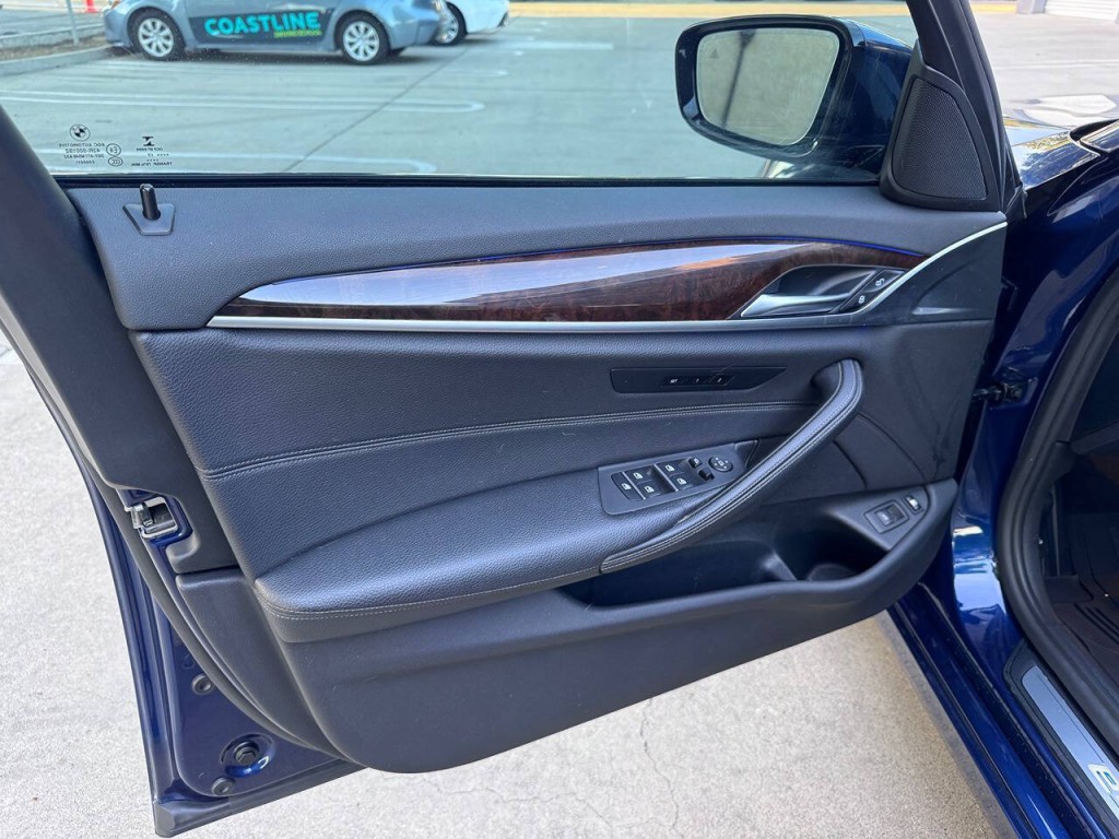 2018 BMW 5 Series Image 40