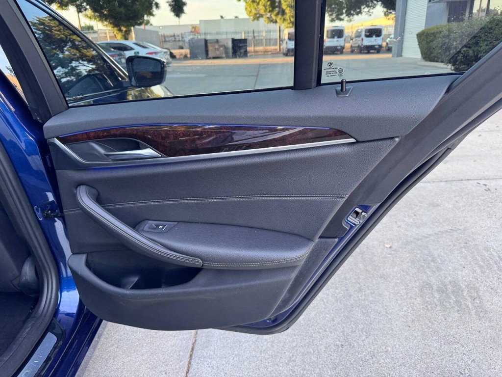 2018 BMW 5 Series Image 42